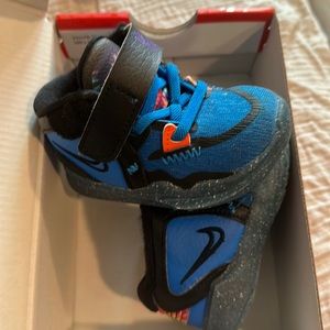 Nike - Kyrie Irving. Blue & Orange